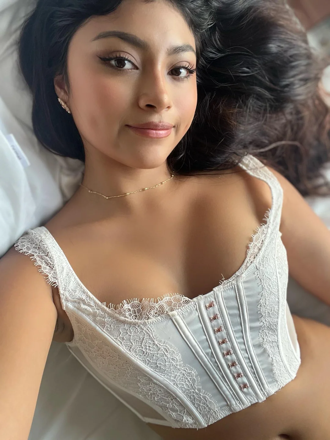 AlexandraBoo sexy posing on bed