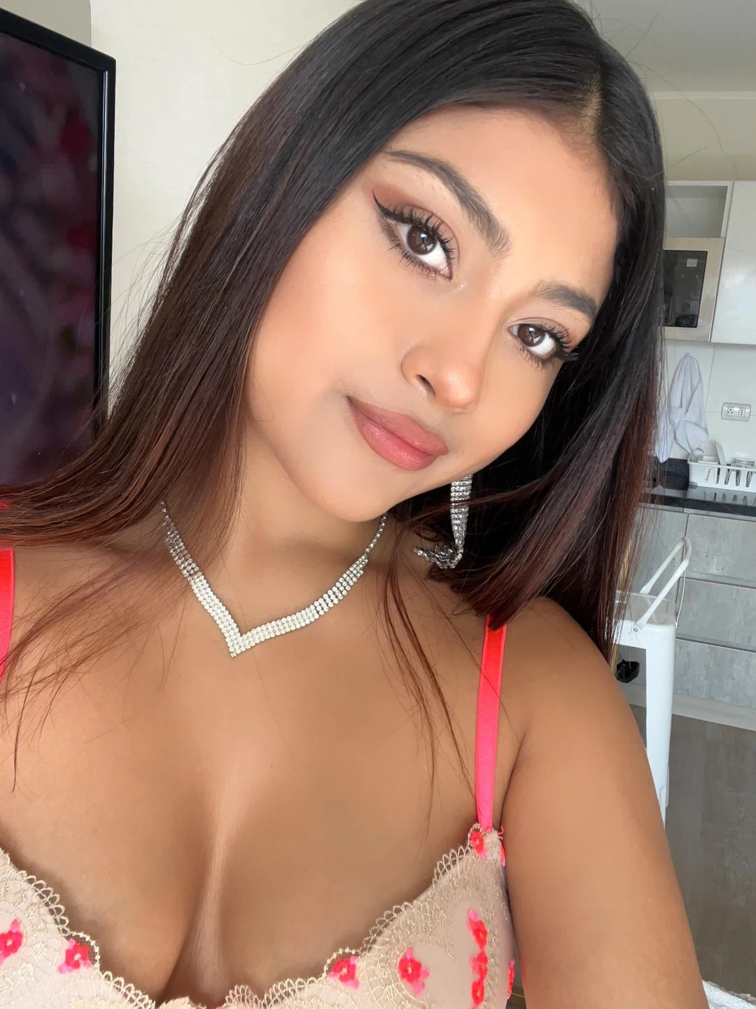 latina AlexandraBoo wearing sexy bra taking selfie