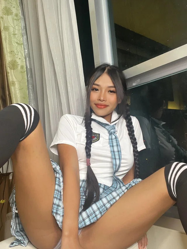 justina.asian spreading her legs to show off her pussy