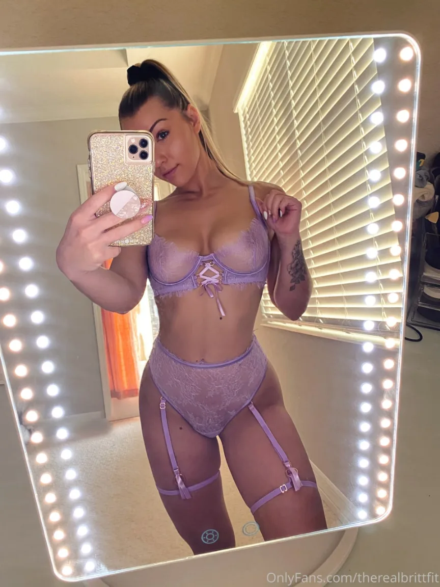 therealbrittfit aka Britt Fit in a pink bra and panty taking a selfie
