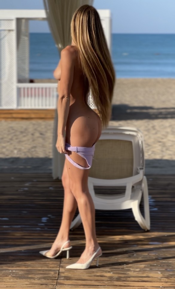 Ekaterina Martynova sexy drops her undies to display her soft bum