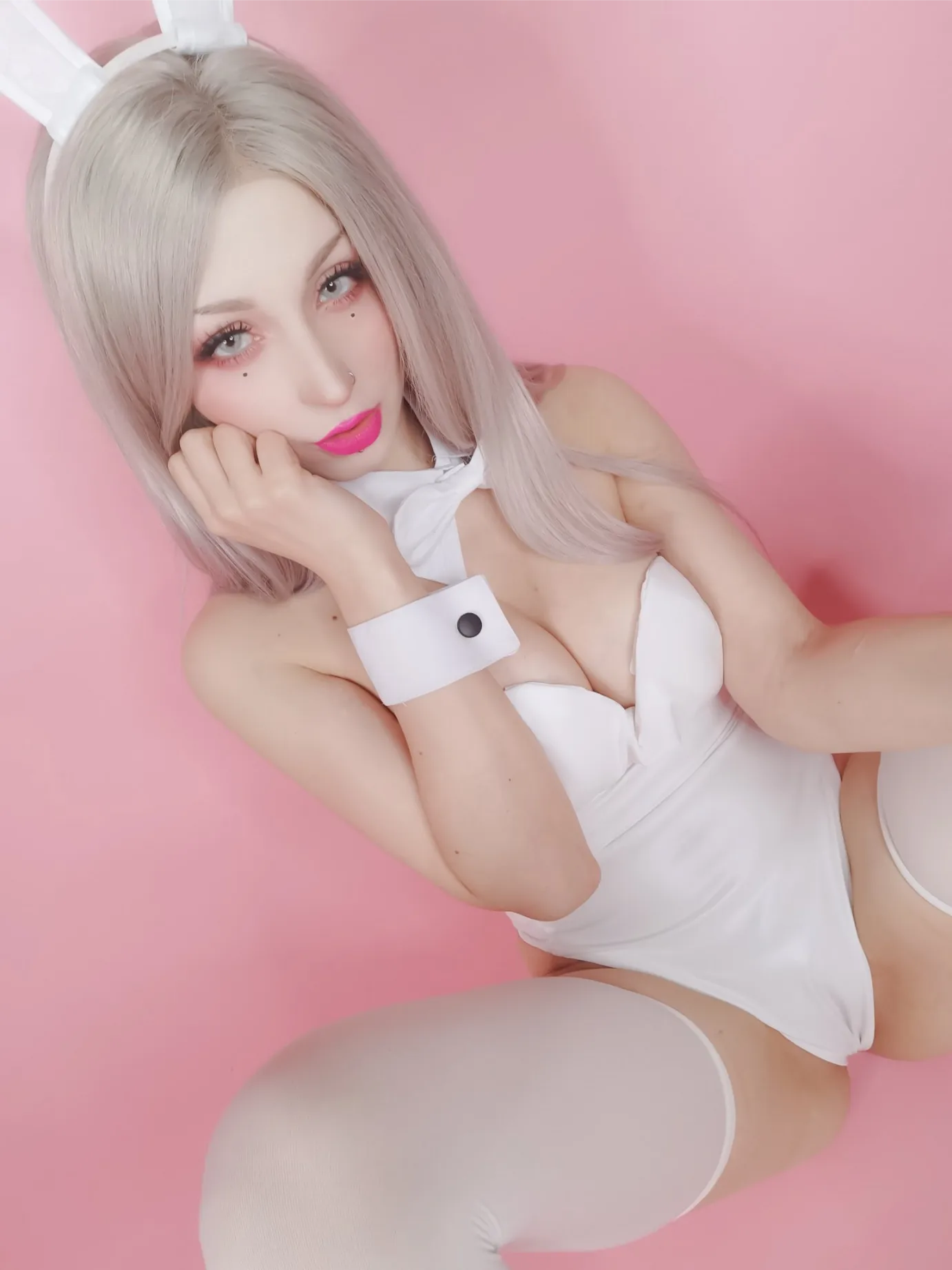 Shiroktsne xxx looking sexy in a white lingerie
